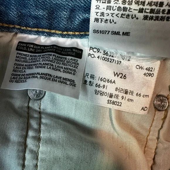 Levi’s Distressed Denim Blue Shorts - Picture 6 of 6